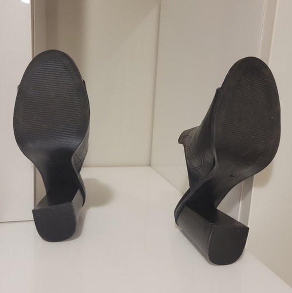 Black Mule Heels Seven7 Size 8 - Picture 5 of 6